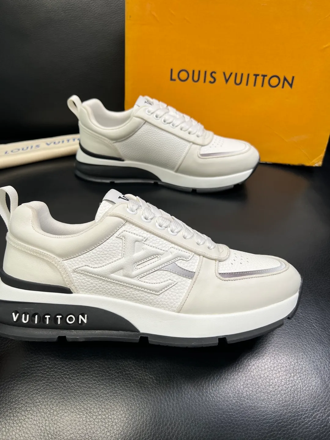 Men's shoes 💰 780 Lv High quality top crafts Louis Vuitton, sports sneakers counter synchronization, uppers imported from Italy, high-quality splicing with colorful and complex crafts, imported lambswool lining soft and comfortable, soles: original soles specially provided by the original factory, T men's shoes 💰U exclusive movable molded soles super comfortable, original and single goods, high quality, welcome to compare, code number 39-44 (customized 38 45)
